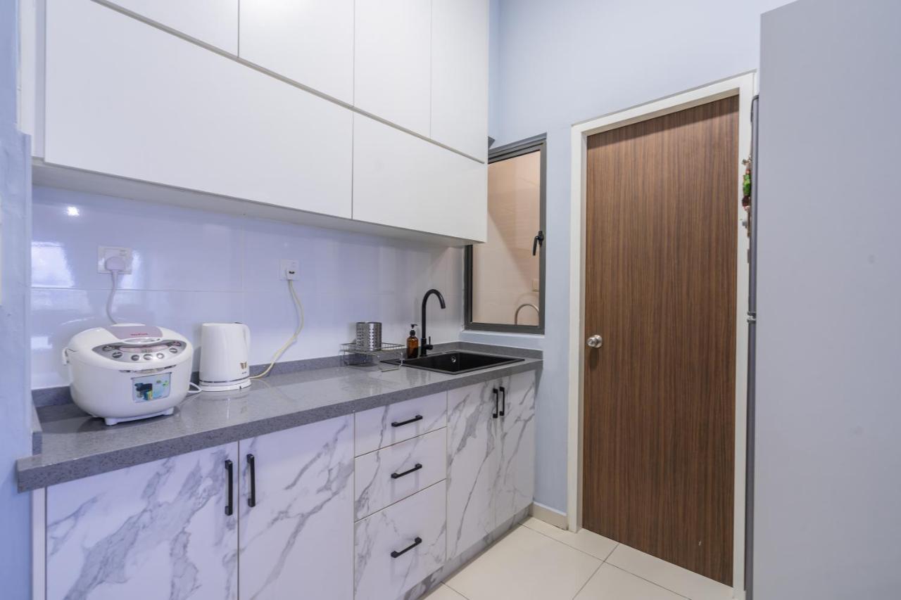 Peaceful 3-bedroom With Pool 5 Pax - Wangsa Maju Apartment *